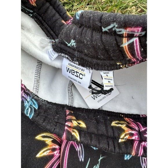 Wesc mens Black tropical multi color palm trees fleece sweat shorts size Small - Picture 9 of 12